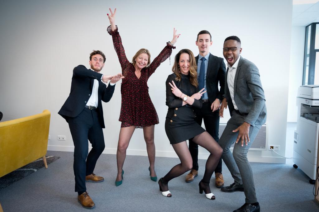 Photo d équipe dynamique dans votre entreprise