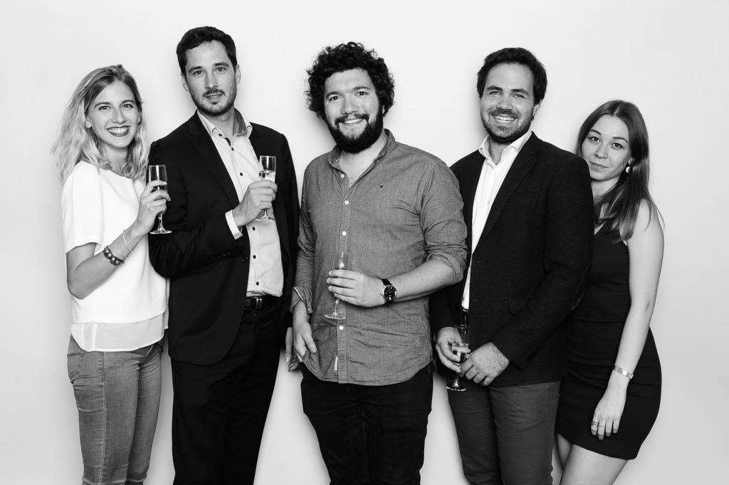 Photo d équipe en studio